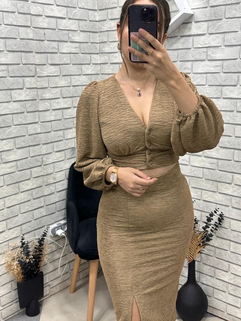 Ensemble avec jupe midi en beige